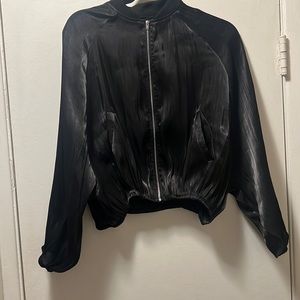 Crop stylish jacket with quarter length sleeves elastic waistband. Size